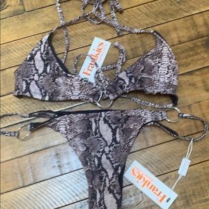 Frankie’s Bikini’s Boa print